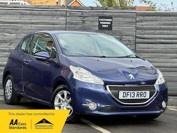 Used Peugeot 208 2013 for sale - 75601179: Photo