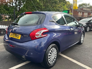 Used Peugeot 208 2013 for sale - 75601179: Photo