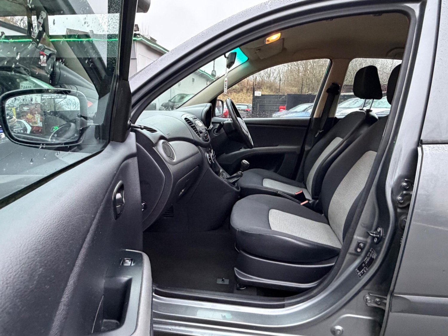 Used Hyundai i10 2010 for sale - 77510437: Photo 32