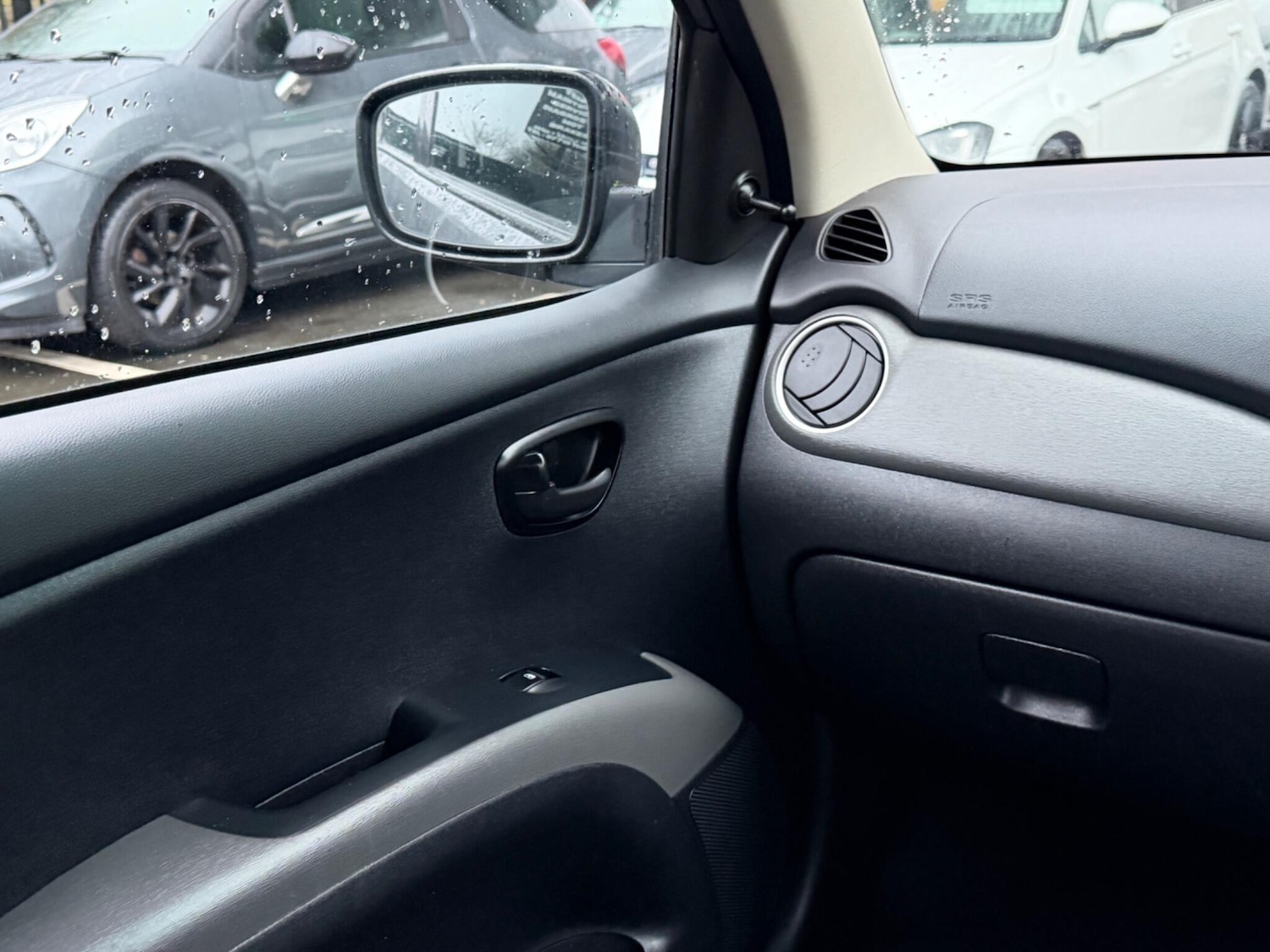 Used Hyundai i10 2010 for sale - 77510437: Photo 40