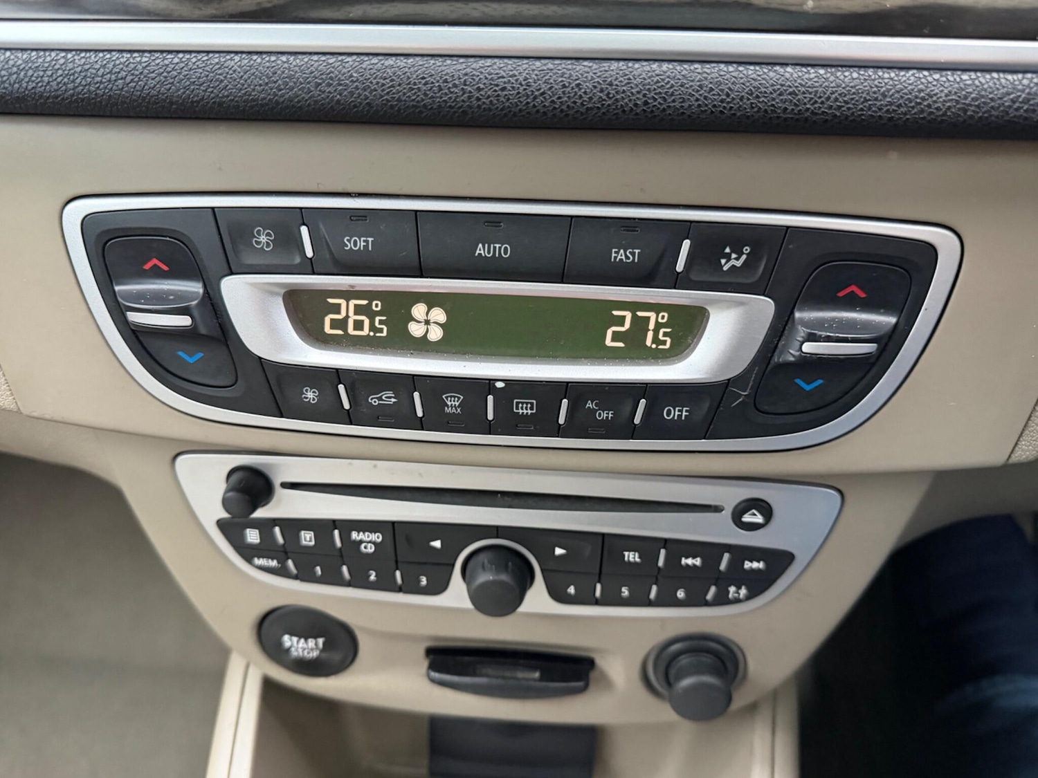 Used Renault Megane 2010 for sale - 77344303: Photo 25