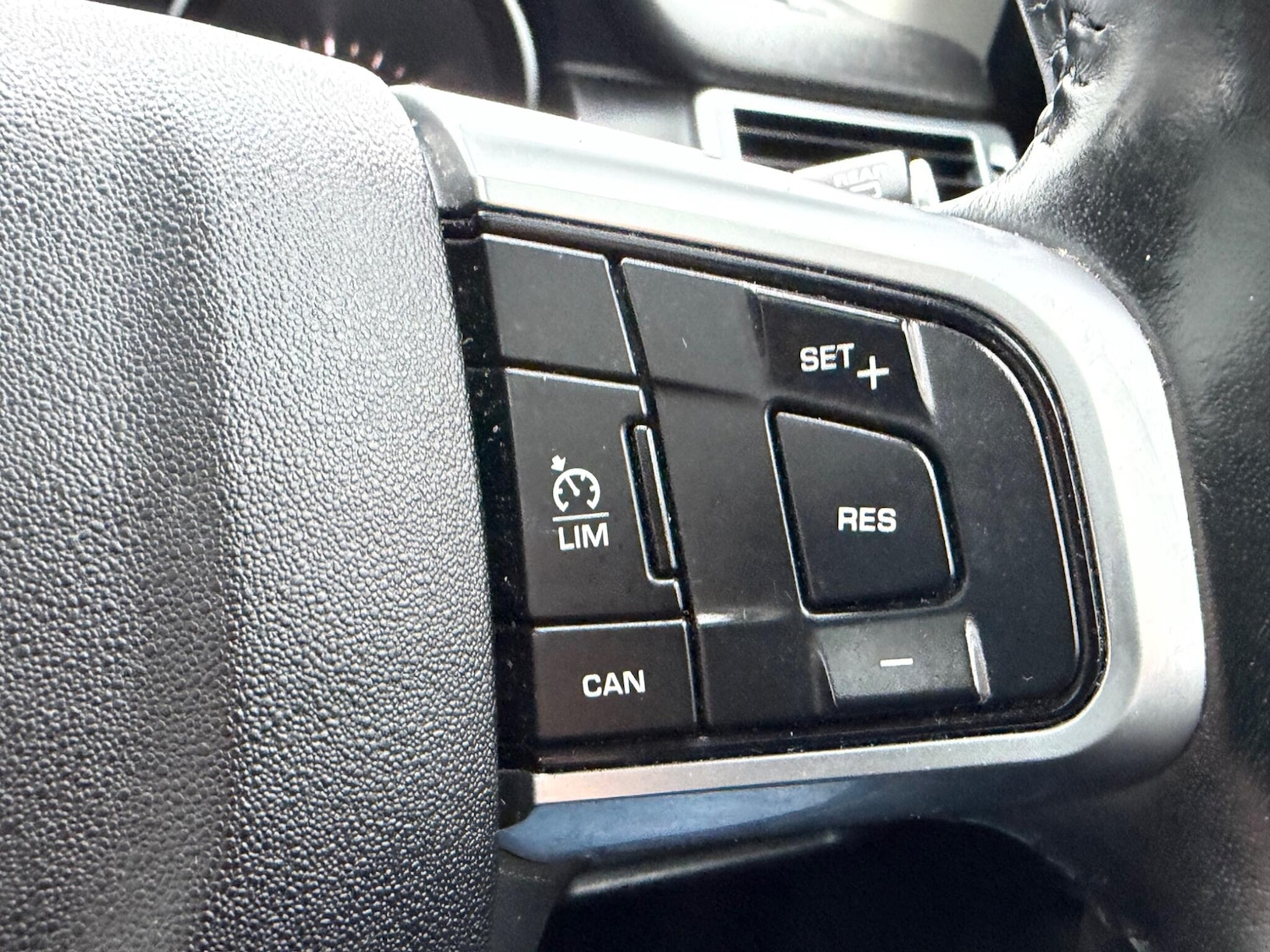 Used Land Rover Discovery Sport 2017 for sale - 77396667: Photo 77