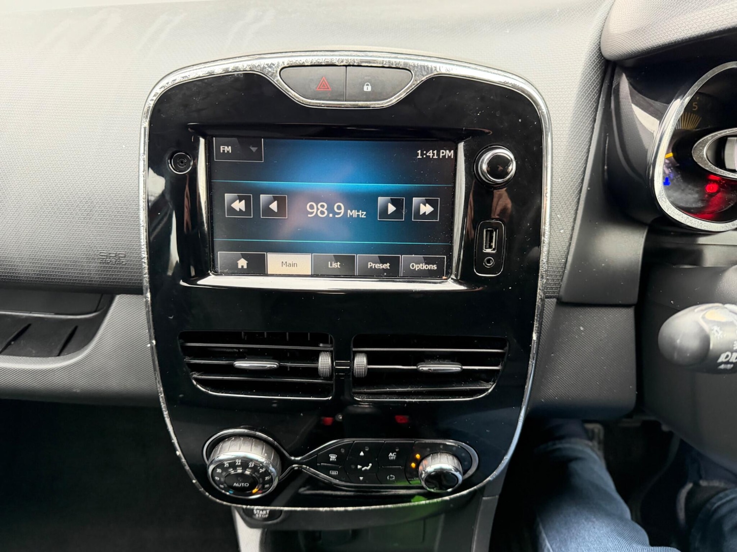 Used Renault Clio 2014 for sale - 77091749: Photo 25