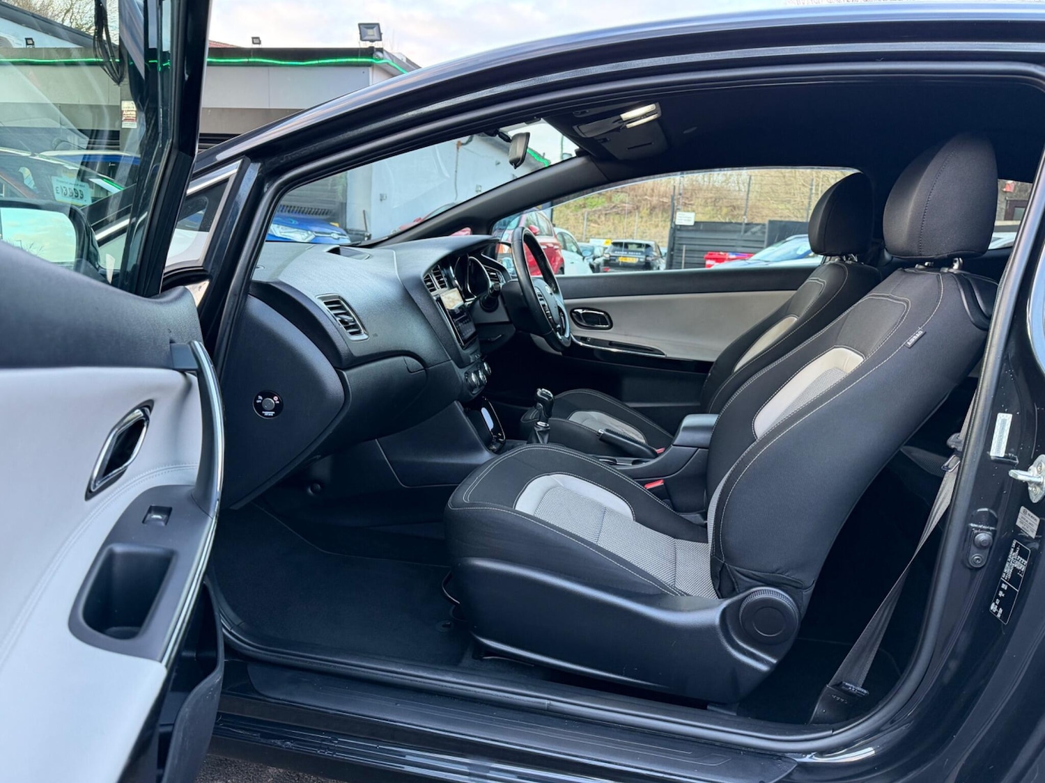 Used Kia Pro Ceed 2014 for sale - 77291558: Photo 61