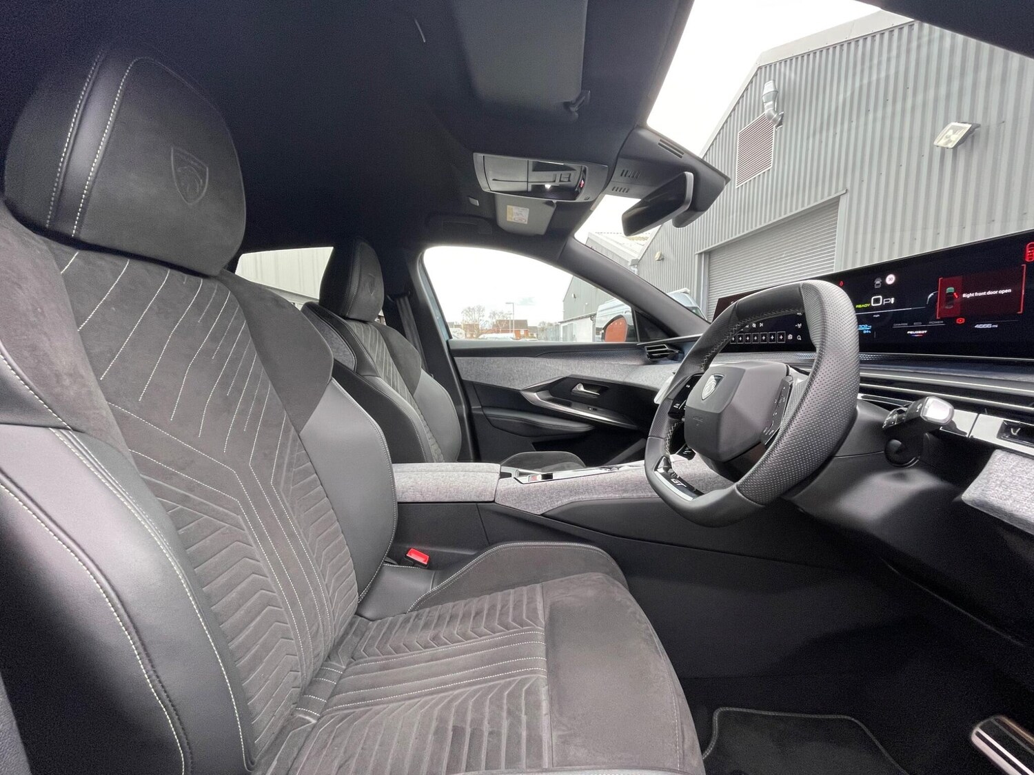 Used Peugeot E-3008 2024 for sale - 76913334: Photo 35