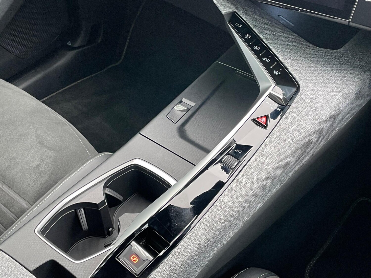 Used Peugeot E-3008 2024 for sale - 76913334: Photo 49