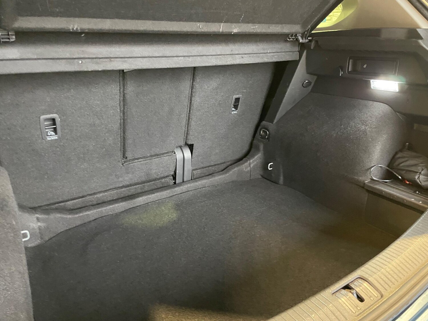 Used Volkswagen Tiguan 2022 for sale - 76849876: Photo 33