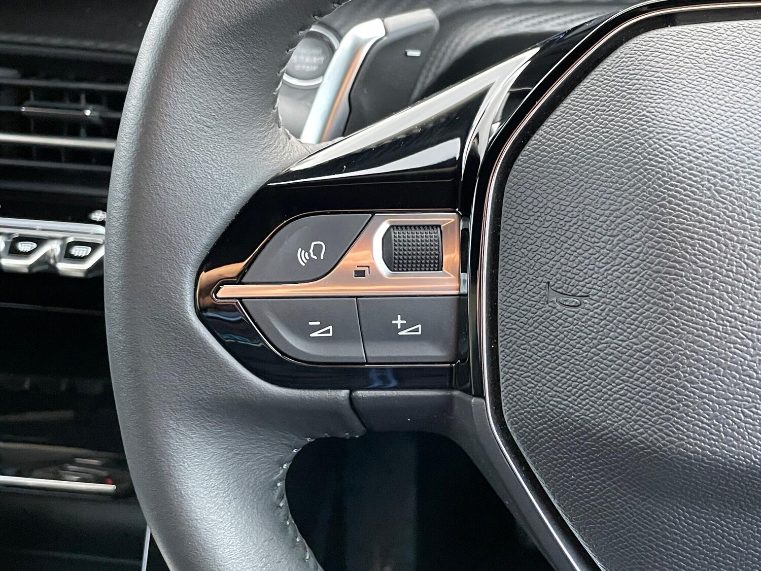 Used Peugeot 2008 2023 for sale - 77029872: Photo 42