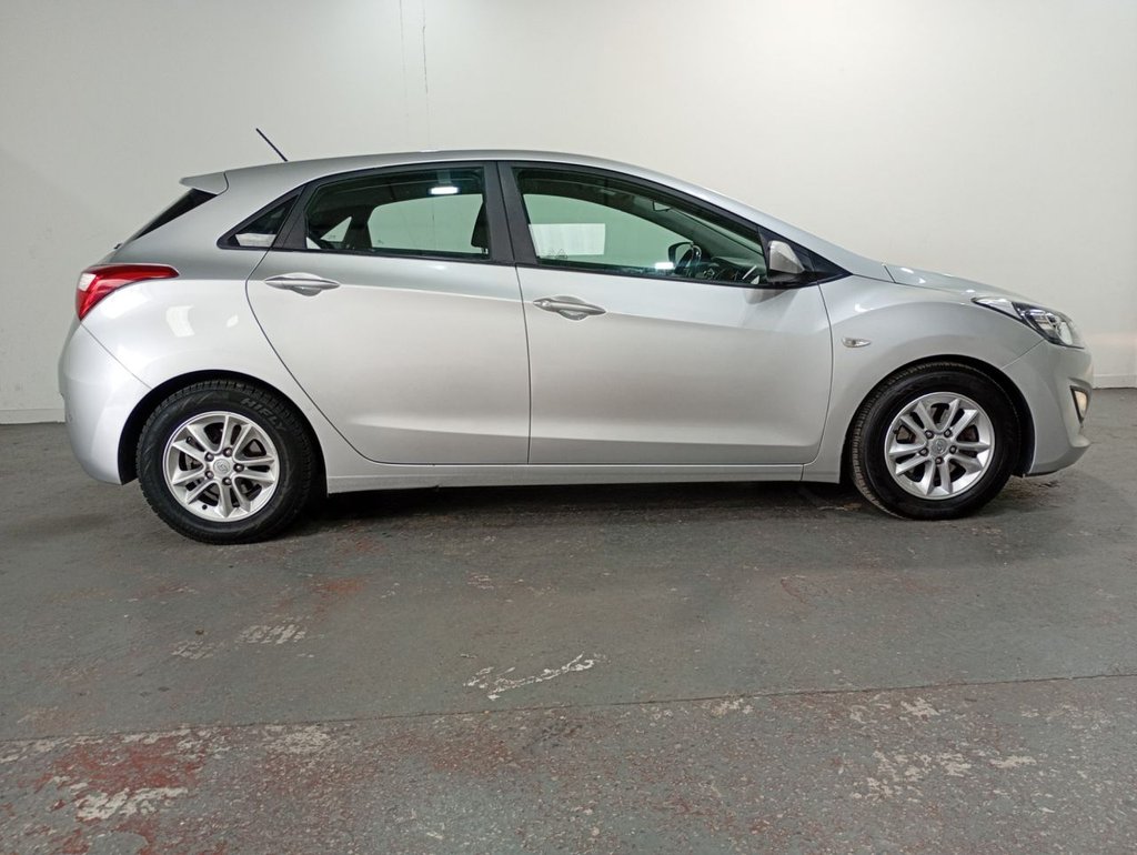 Used Hyundai i30 2013 for sale - 76434391: Photo 2