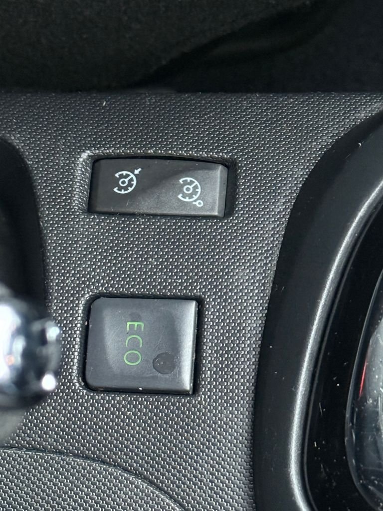 Used Renault Captur 2015 for sale - 77764661: Photo 37