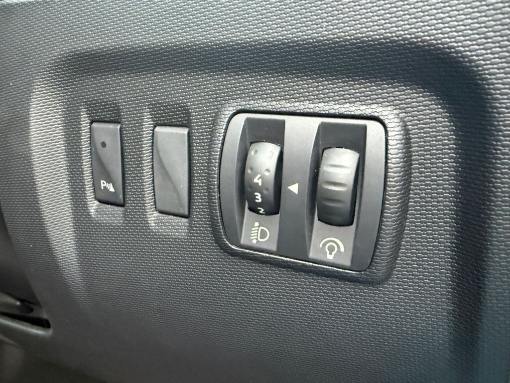 Used Renault Captur 2015 for sale - 77764661: Photo 40