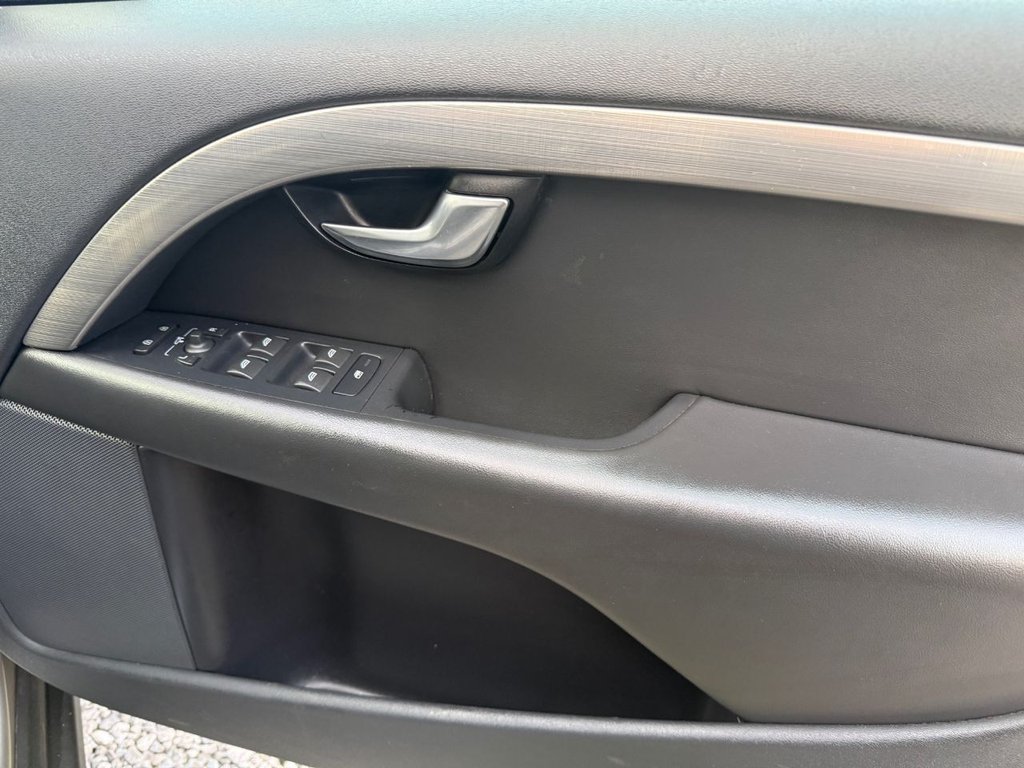 Used Volvo XC70 2010 for sale - 77990680: Photo 16