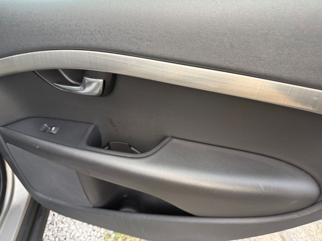 Used Volvo XC70 2010 for sale - 77990680: Photo 32