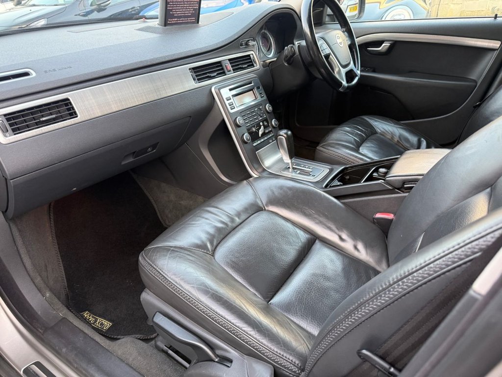 Used Volvo XC70 2010 for sale - 77990680: Photo 42