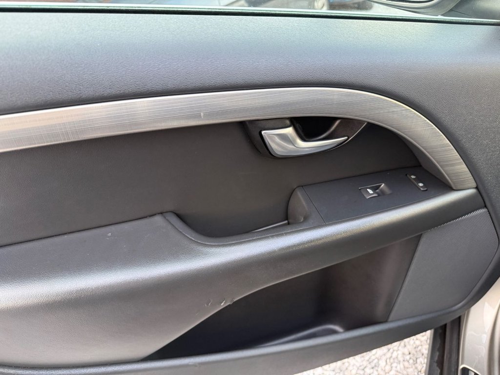 Used Volvo XC70 2010 for sale - 77990680: Photo 43