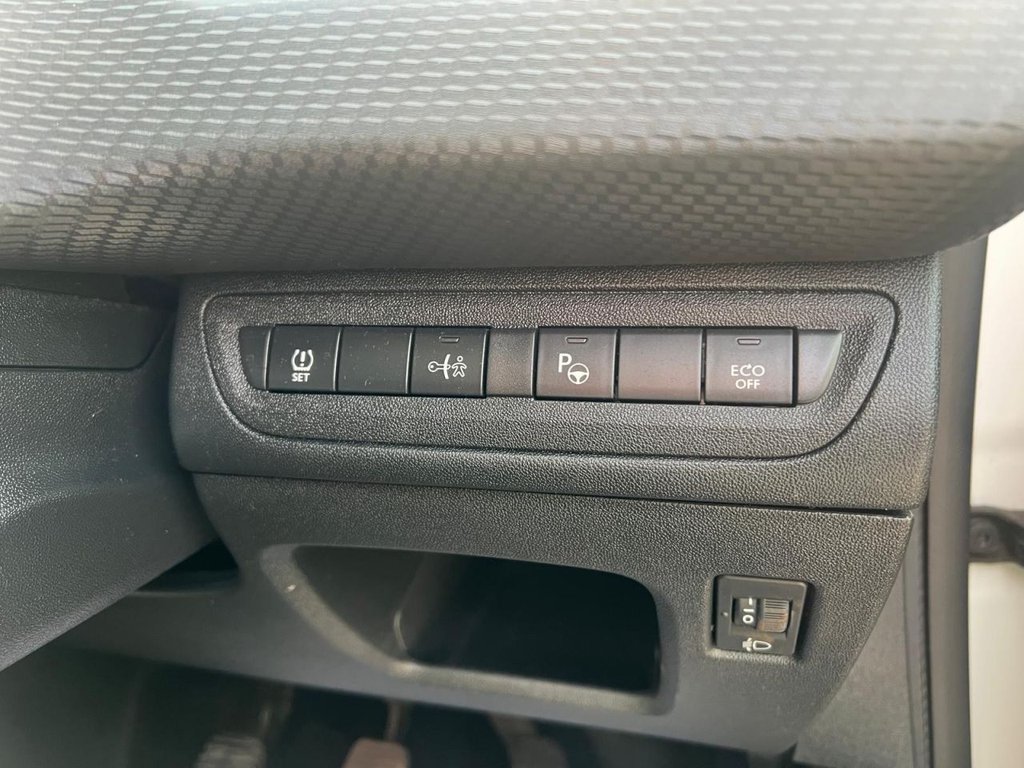 Used Peugeot 2008 2015 for sale - 77673542: Photo 32