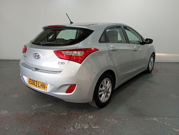 Used Hyundai i30 2013 for sale - 76092383: Photo 3