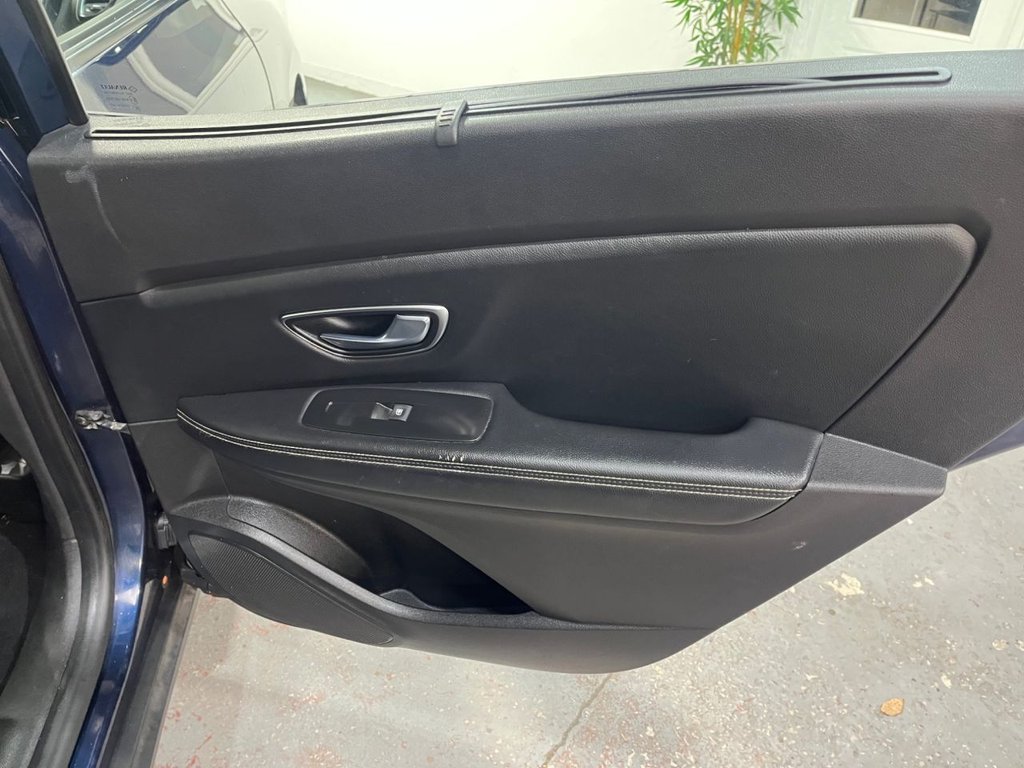 Used Renault Grand Scenic 2017 for sale - 77673452: Photo 32