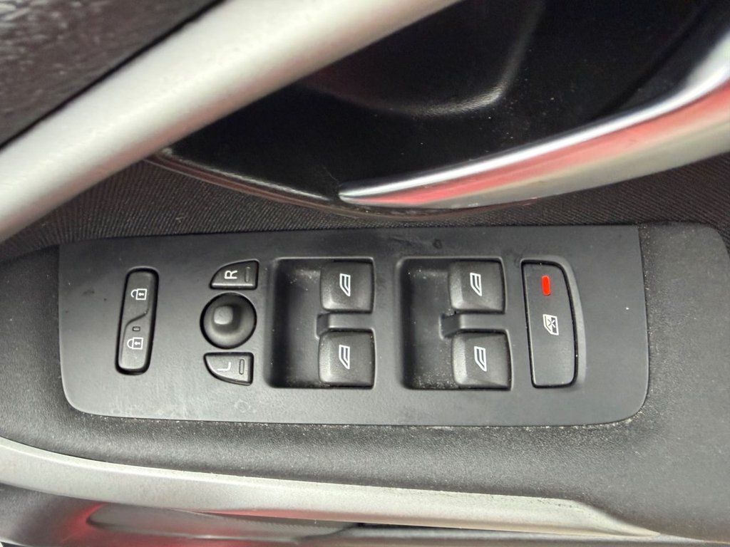 Used Volvo V40 2015 for sale - 77904764: Photo 20