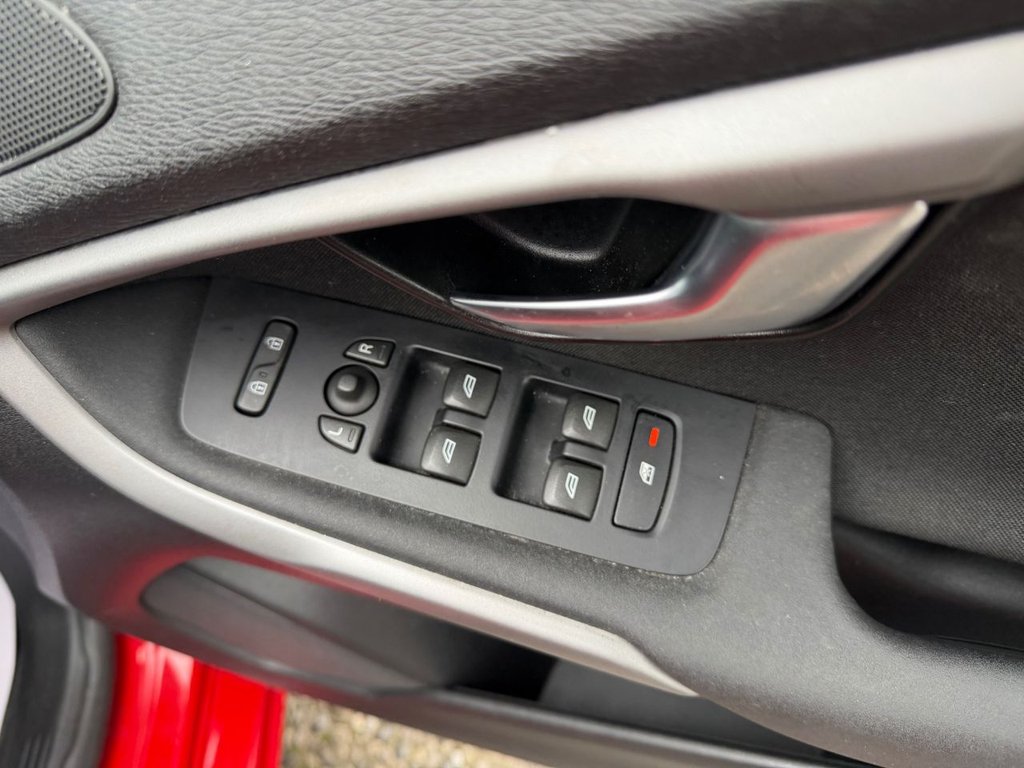 Used Volvo V40 2015 for sale - 77904764: Photo 21