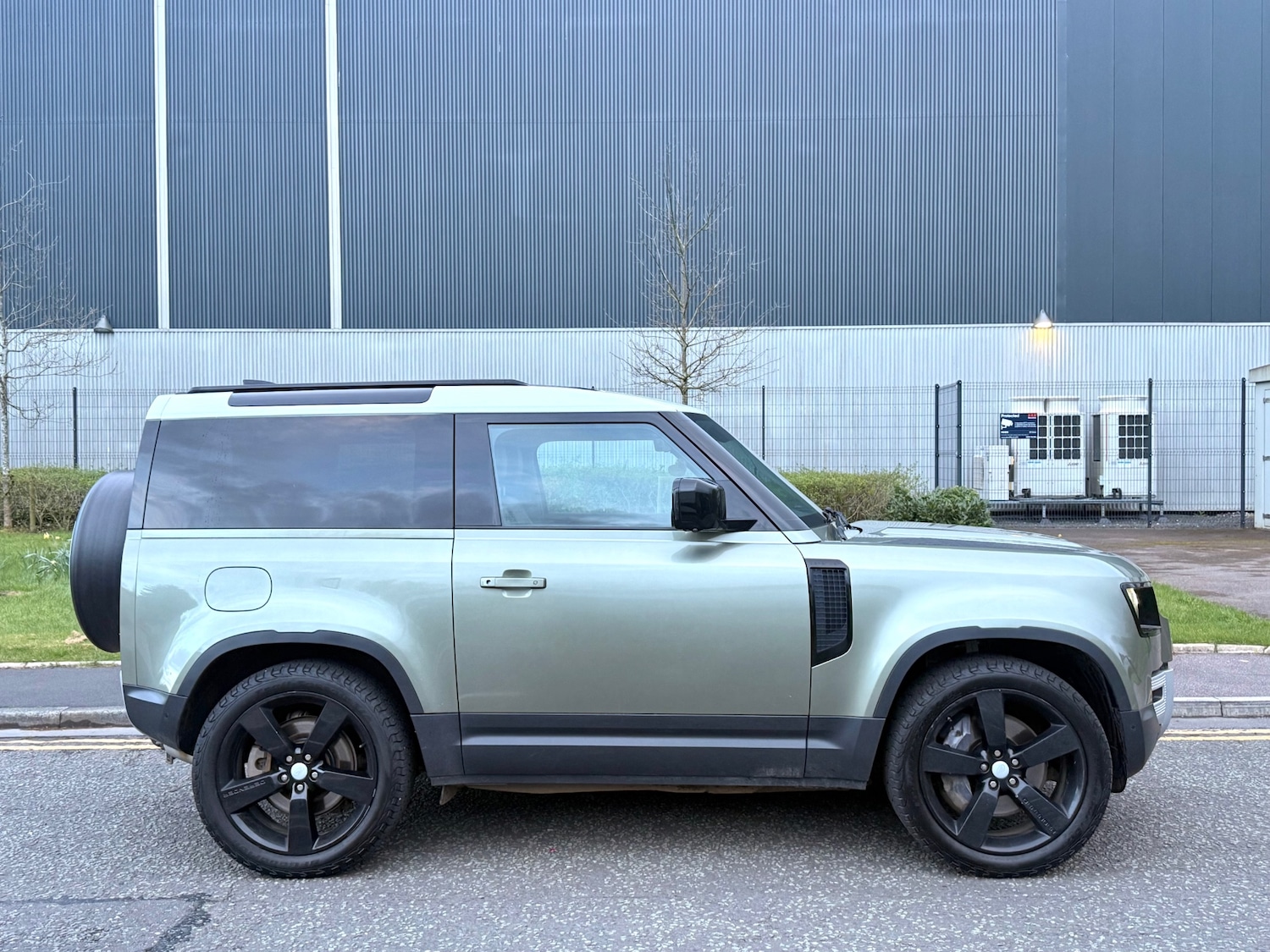 Used Land Rover Defender 2021 for sale - 78213730: Photo 2