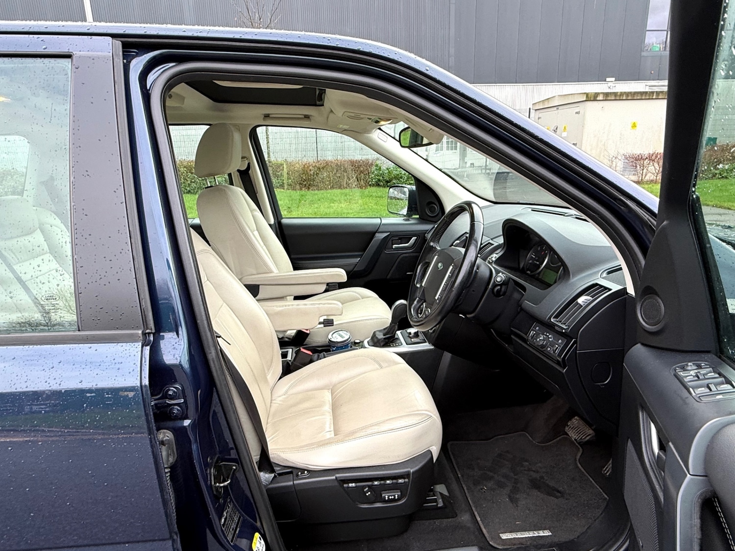 Used Land Rover Freelander 2011 for sale - 76885156: Photo 16