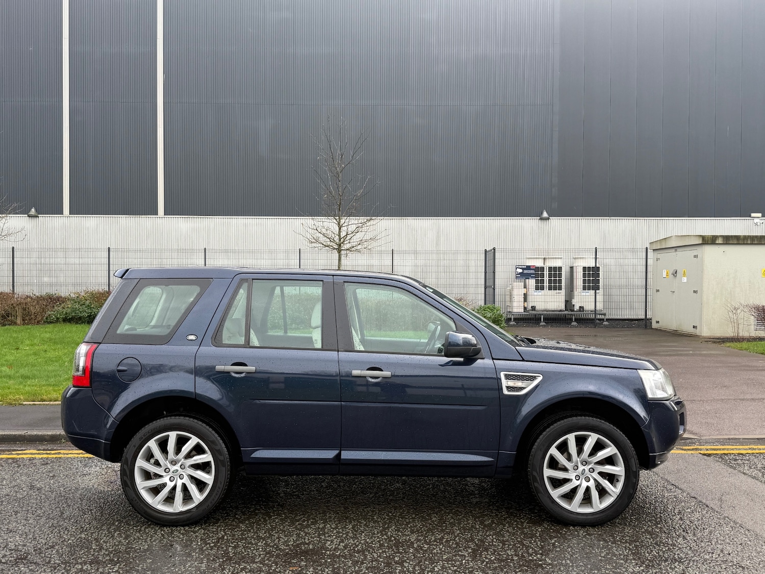 Used Land Rover Freelander 2011 for sale - 76885156: Photo 2