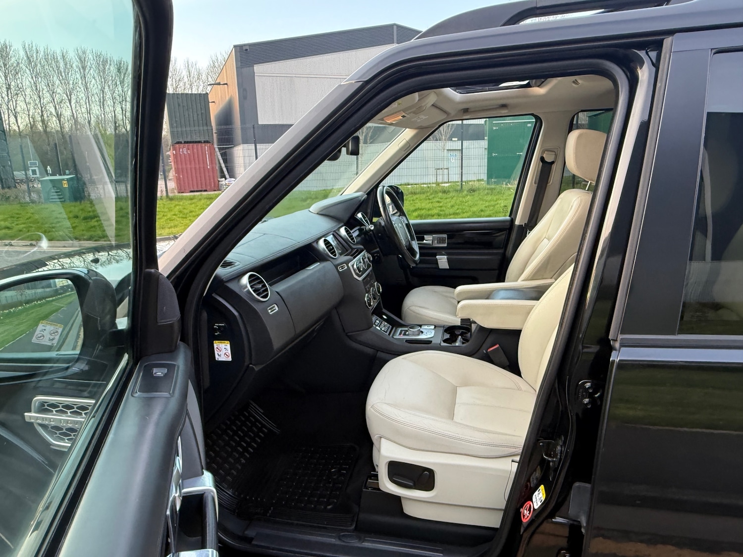 Used Land Rover Discovery 2014 for sale - 77952240: Photo 16