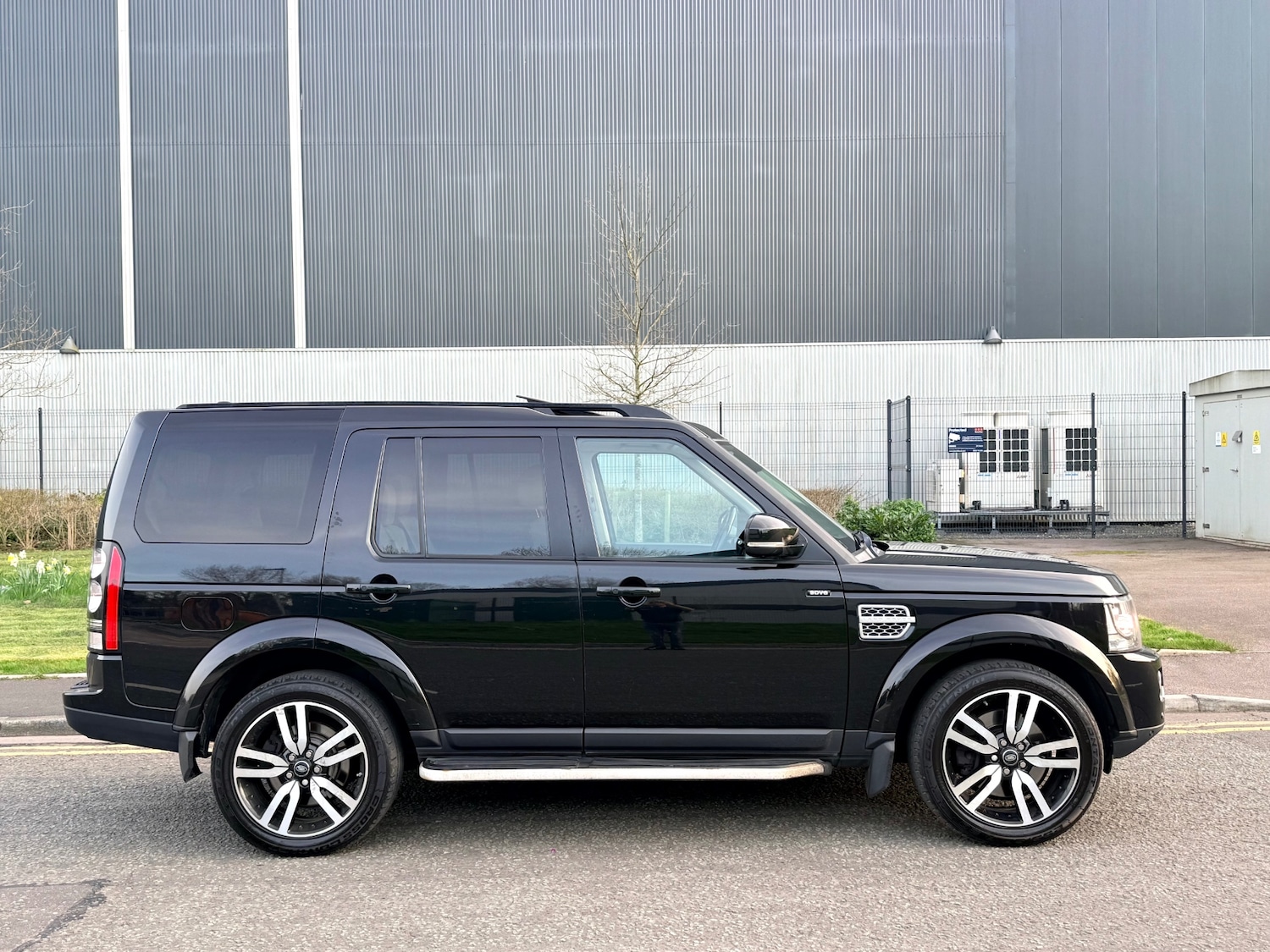 Used Land Rover Discovery 2014 for sale - 77952240: Photo 2