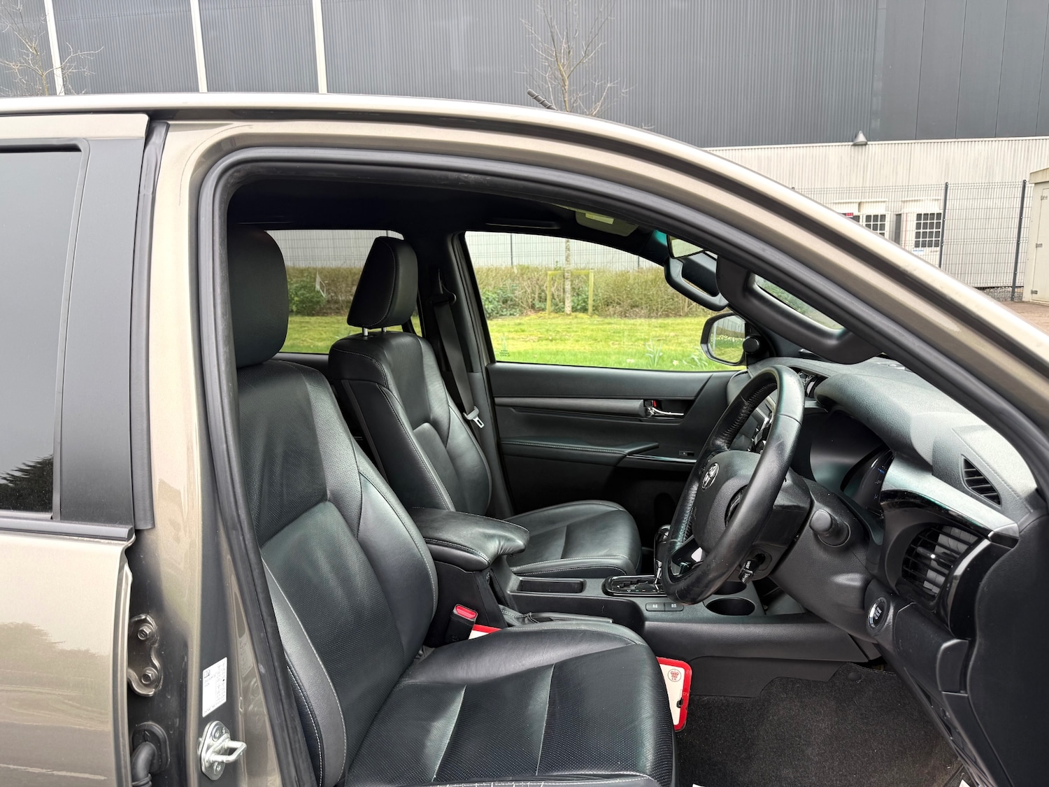 Used Toyota Hilux 2021 for sale - 77985108: Photo 18