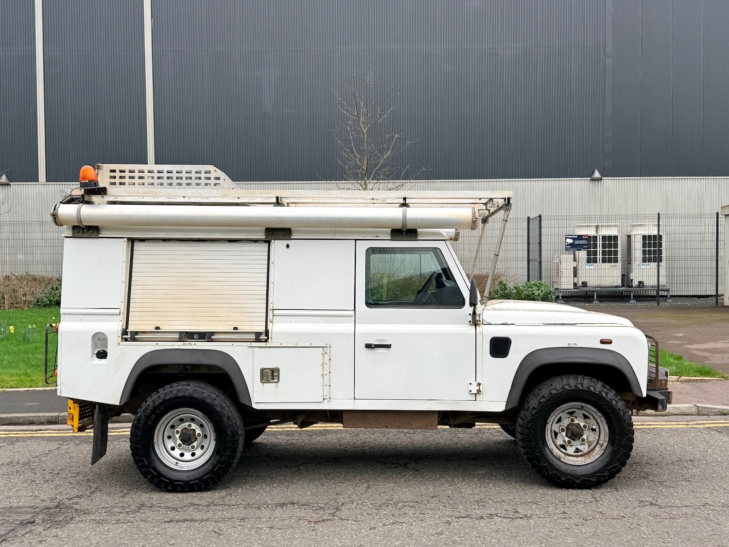 Used Land Rover Defender 2014 for sale - 77778866: Photo 2
