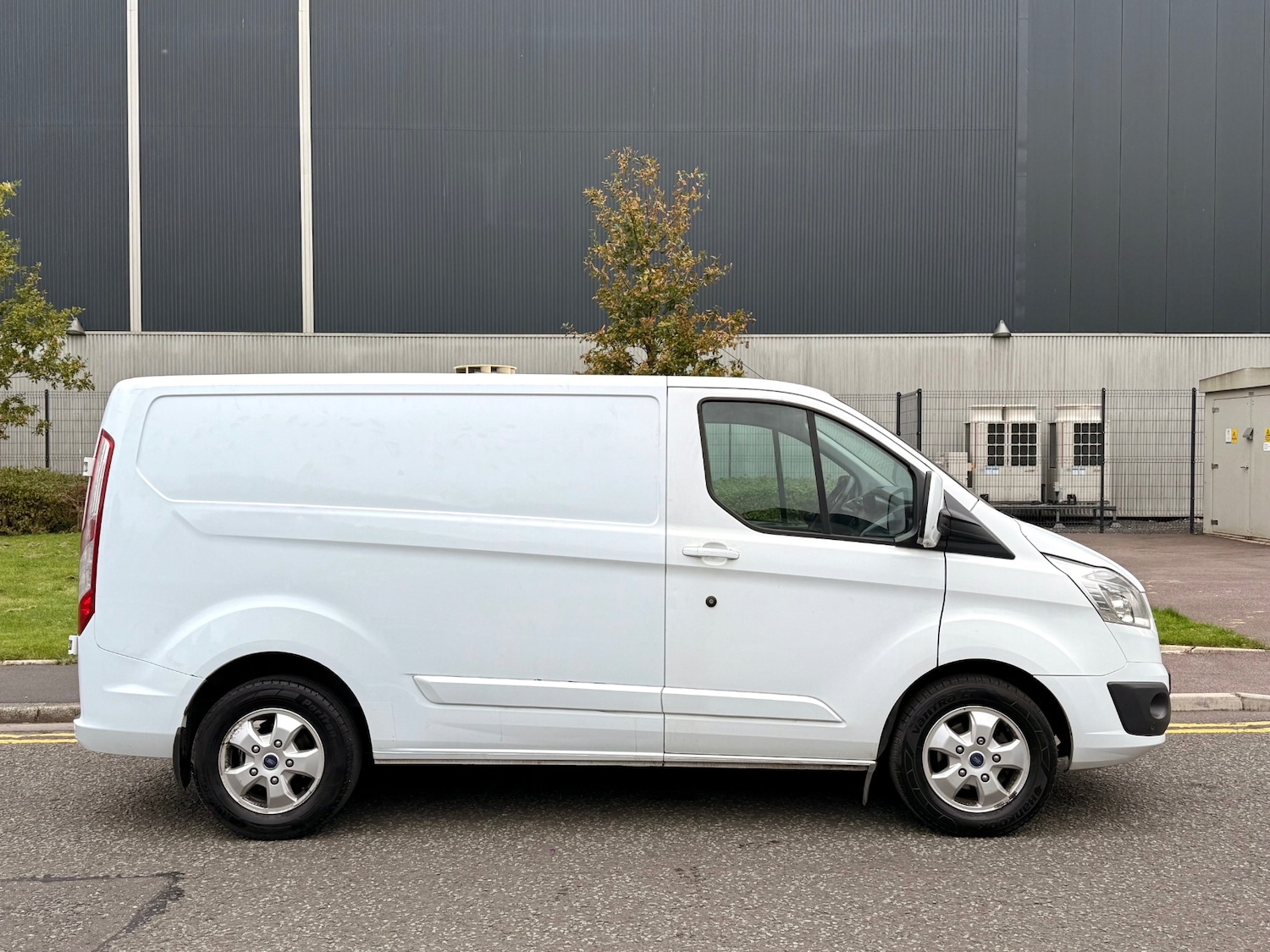 Used Ford Transit Custom 2017 for sale - 76220514: Photo 2