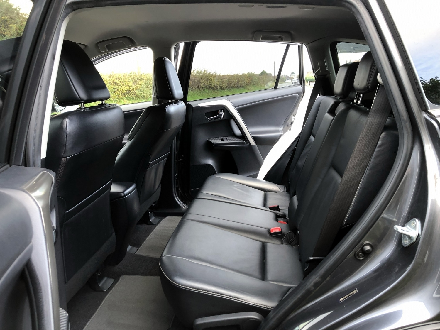 Used Toyota RAV4 2013 for sale - 76506112: Photo 5