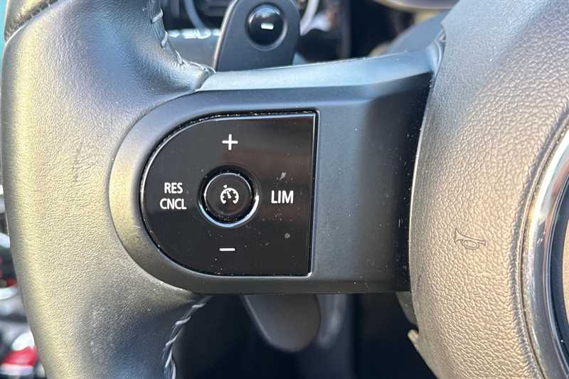 Used MINI Convertible 2024 for sale - 76441959: Photo 16