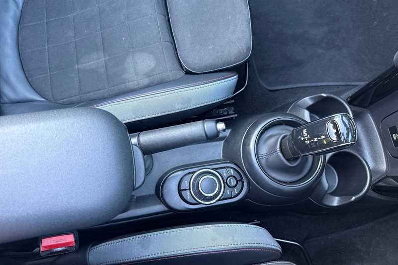 Used MINI Convertible 2024 for sale - 76441959: Photo 17