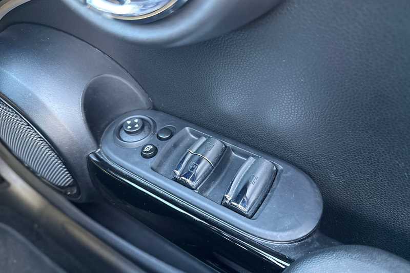 Used MINI Convertible 2024 for sale - 76441959: Photo 18