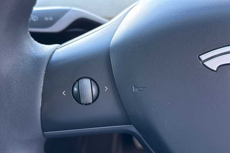 Used Tesla Model Y 2023 for sale - 76112528: Photo 17