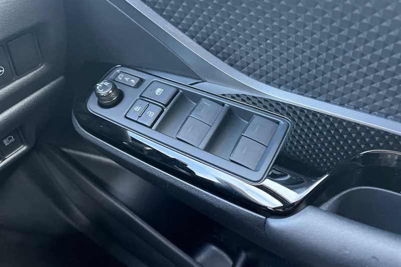 Used Toyota C-HR 2023 for sale - 76826938: Photo 18