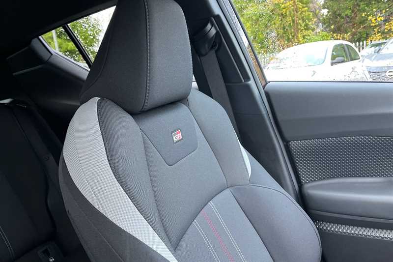 Used Toyota C-HR 2023 for sale - 76826938: Photo 32