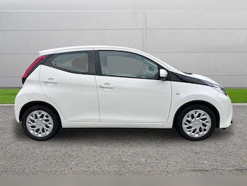 Used Toyota AYGO 2020 for sale - 76155221: Photo