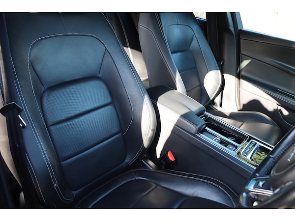 Used Jaguar XE 2017 for sale - 76113599: Photo 23