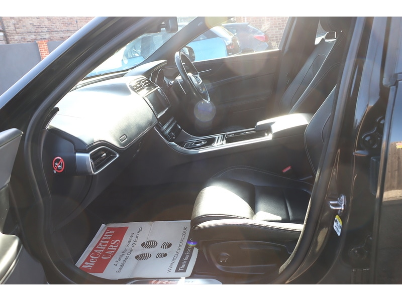 Used Jaguar XE 2017 for sale - 76113599: Photo 32