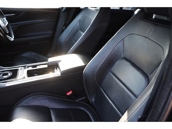 Used Jaguar XE 2017 for sale - 76113599: Photo 32