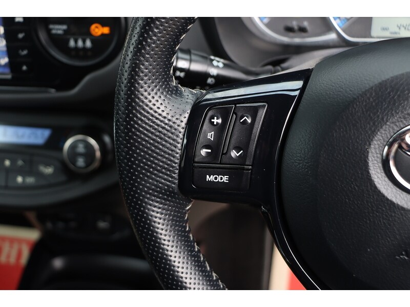 Used Toyota Yaris 2015 for sale - 77282342: Photo 41