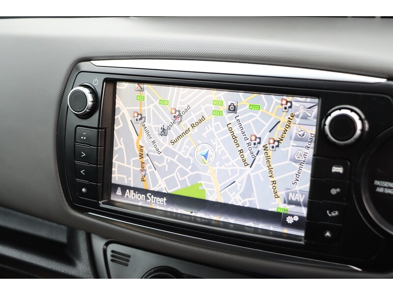 Used Toyota Yaris 2015 for sale - 77282342: Photo 53