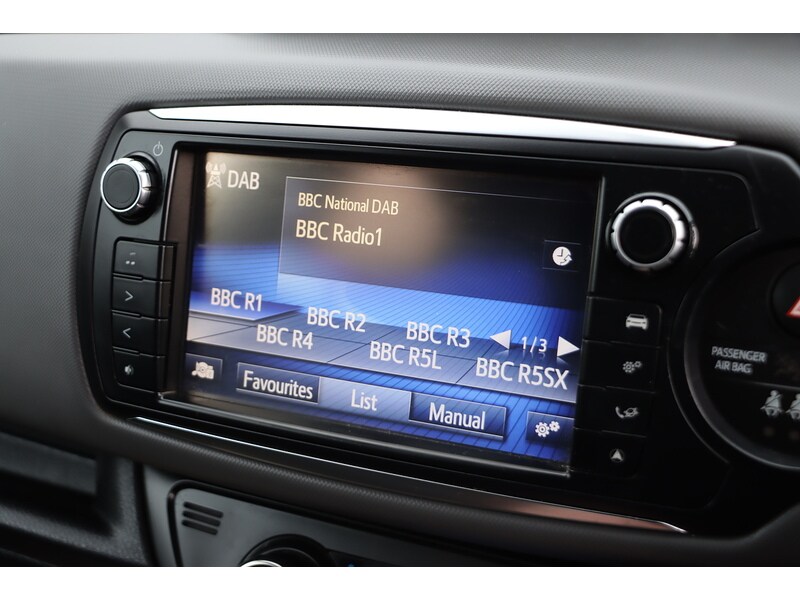 Used Toyota Yaris 2015 for sale - 77282342: Photo 58