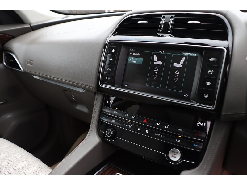 Used Jaguar F-Pace 2018 for sale - 76918051: Photo 46