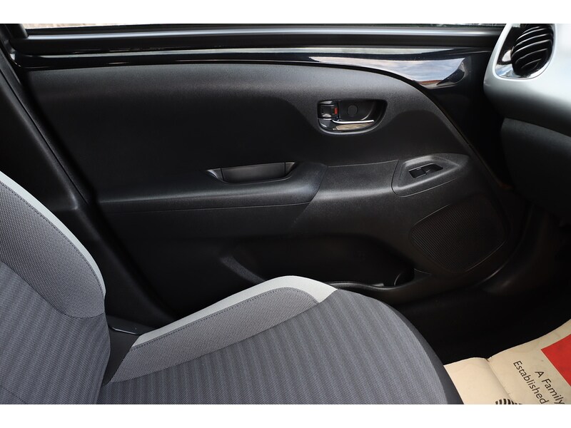 Used Toyota AYGO 2018 for sale - 77655809: Photo 34