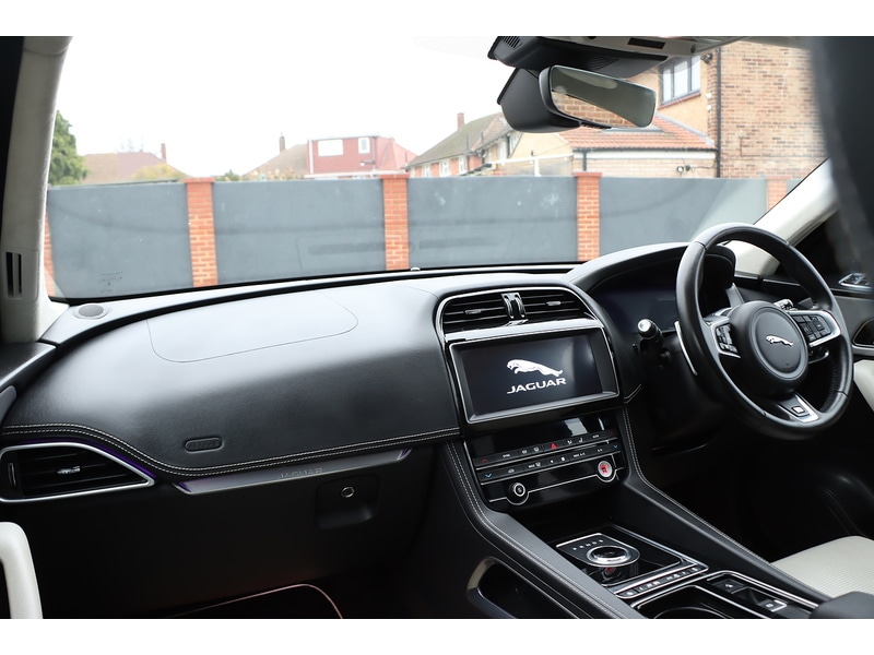 Used Jaguar F-Pace 2019 for sale - 76853364: Photo 36