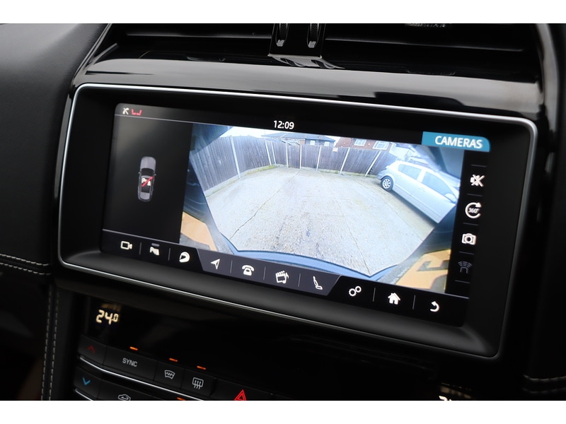 Used Jaguar F-Pace 2019 for sale - 76853364: Photo 39